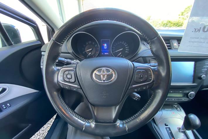 undefined Toyota Avensis fra 2016