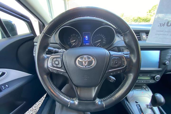 undefined Toyota Avensis fra 2016