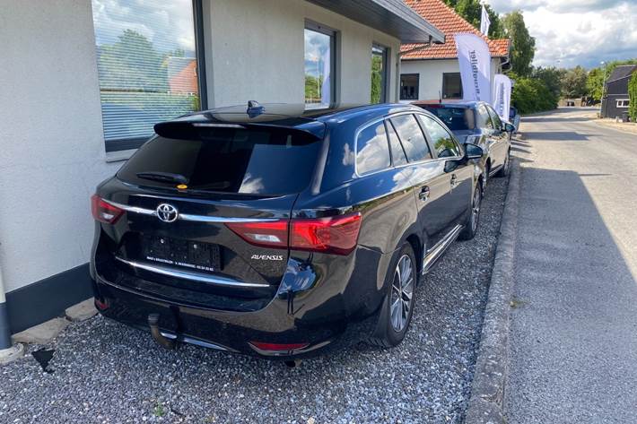 undefined Toyota Avensis fra 2016