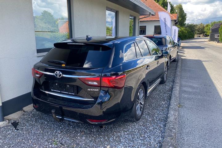 undefined Toyota Avensis fra 2016