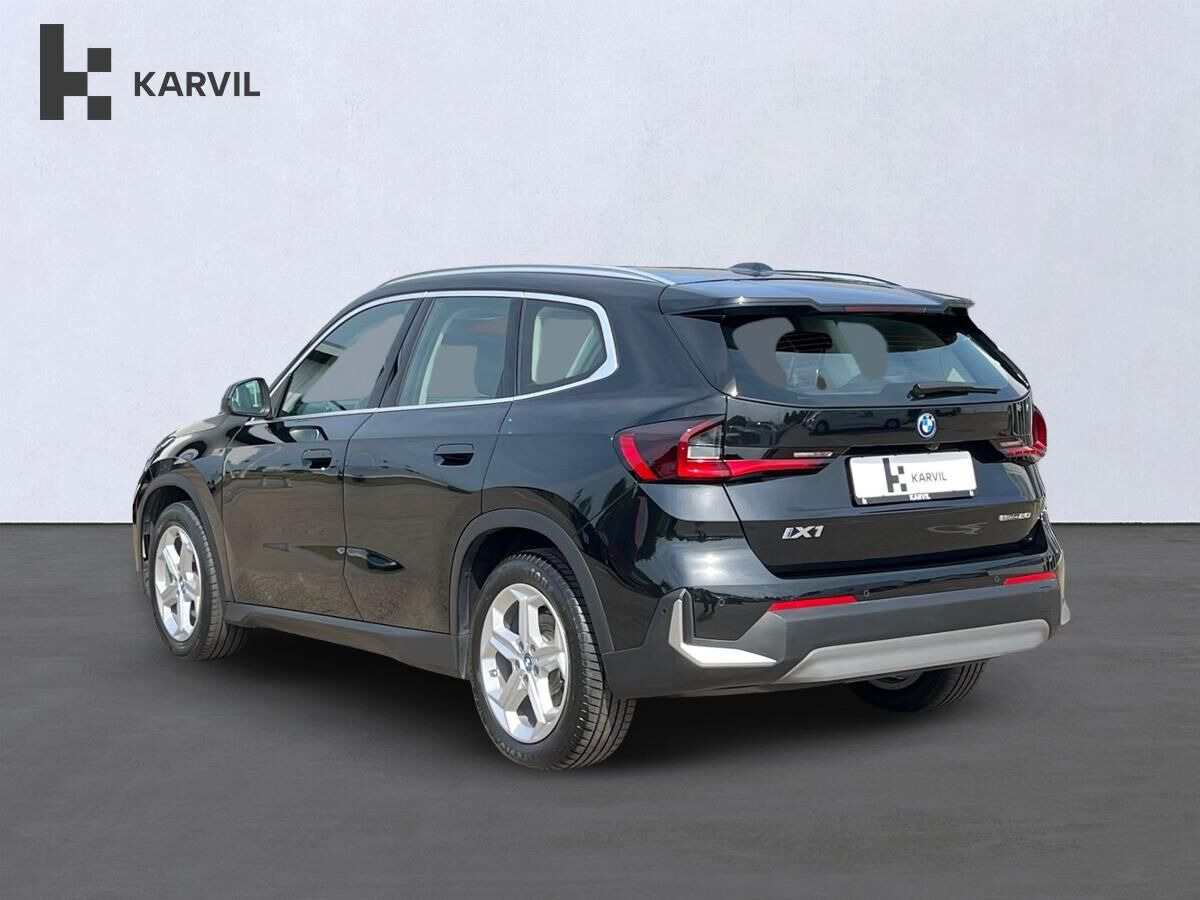 Sort BMW iX1 fra 2024