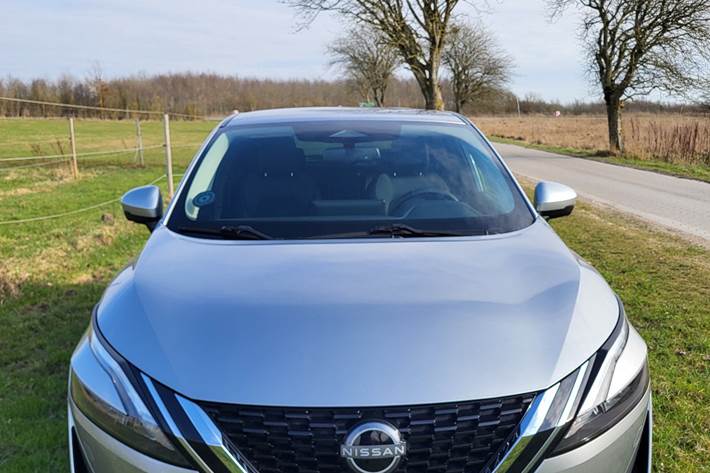 Grå Nissan Qashqai fra 2023