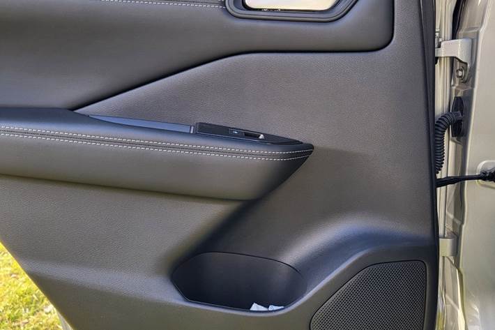 Grå Nissan Qashqai fra 2023