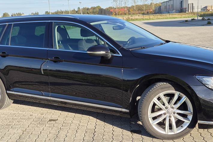 Sort VW Passat fra 2020