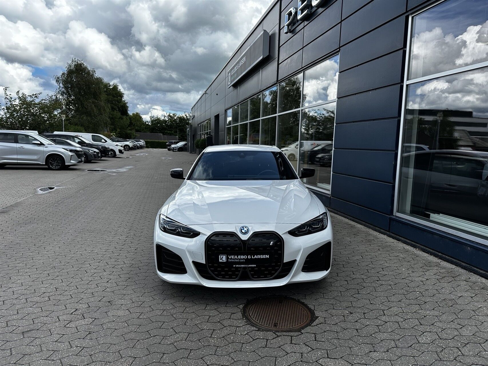Hvid BMW i4 fra 2023