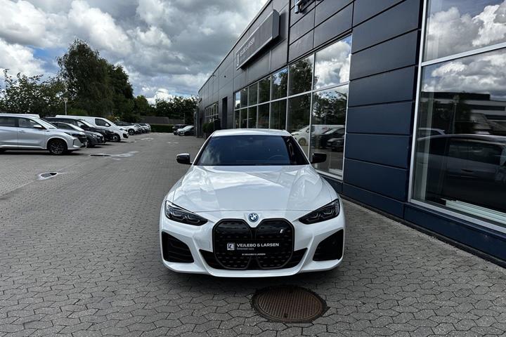 Hvid BMW i4 fra 2023