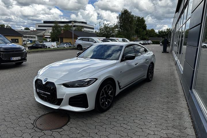 Hvid BMW i4 fra 2023