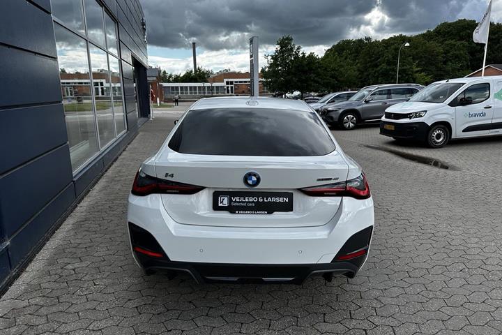Hvid BMW i4 fra 2023