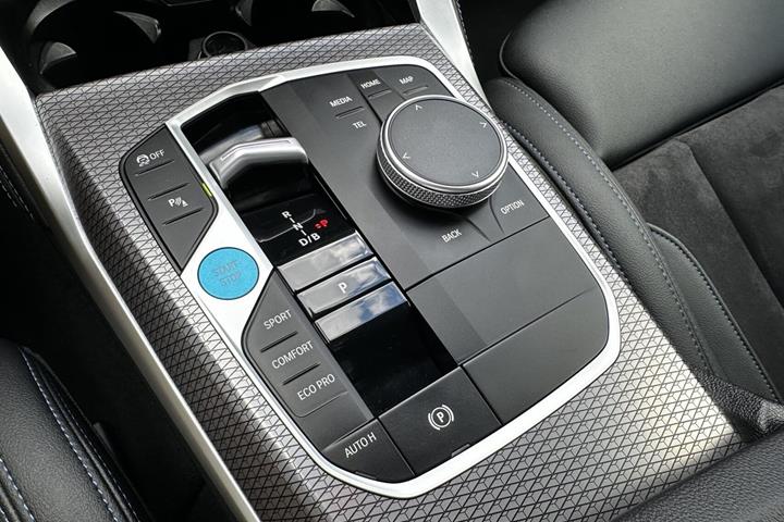 Hvid BMW i4 fra 2023