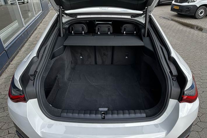 Hvid BMW i4 fra 2023