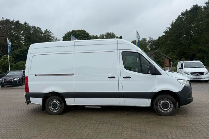 Hvid Mercedes Sprinter fra 2019