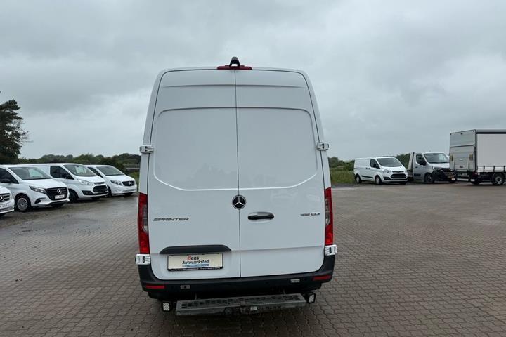 Hvid Mercedes Sprinter fra 2019