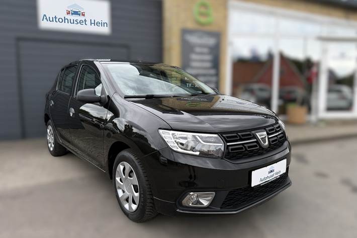 Sort Dacia Sandero fra 2018 set udefra