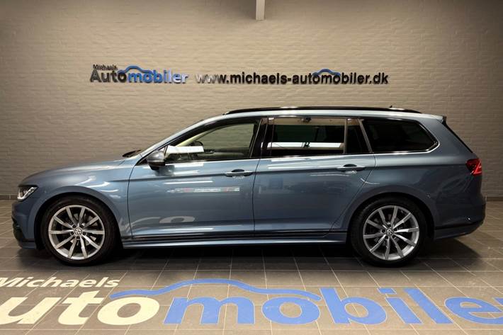 Blå VW Passat fra 2019