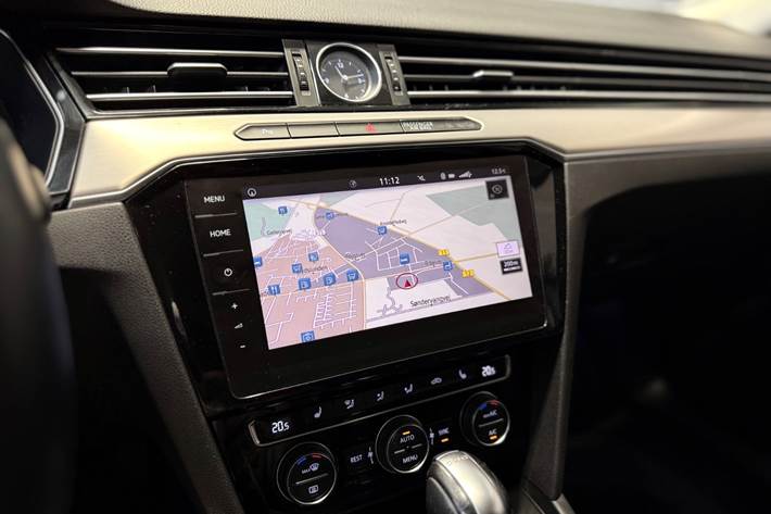 Blå VW Passat fra 2019