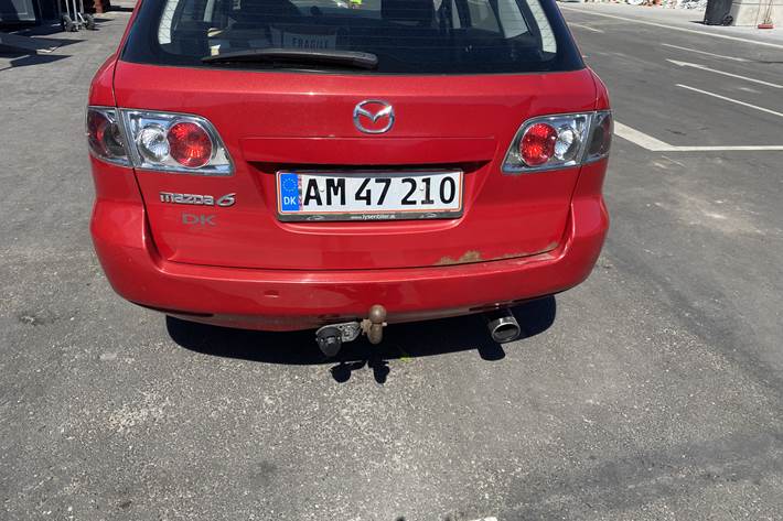Rød Mazda 6 fra 2001