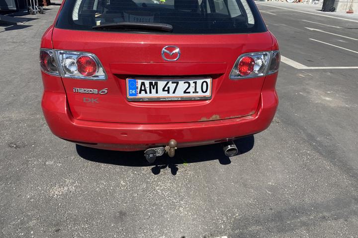 Rød Mazda 6 fra 2001