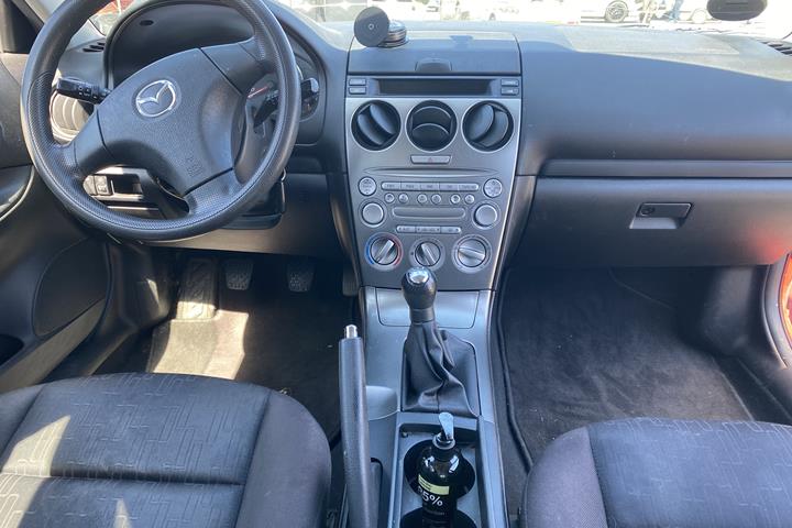 Rød Mazda 6 fra 2001