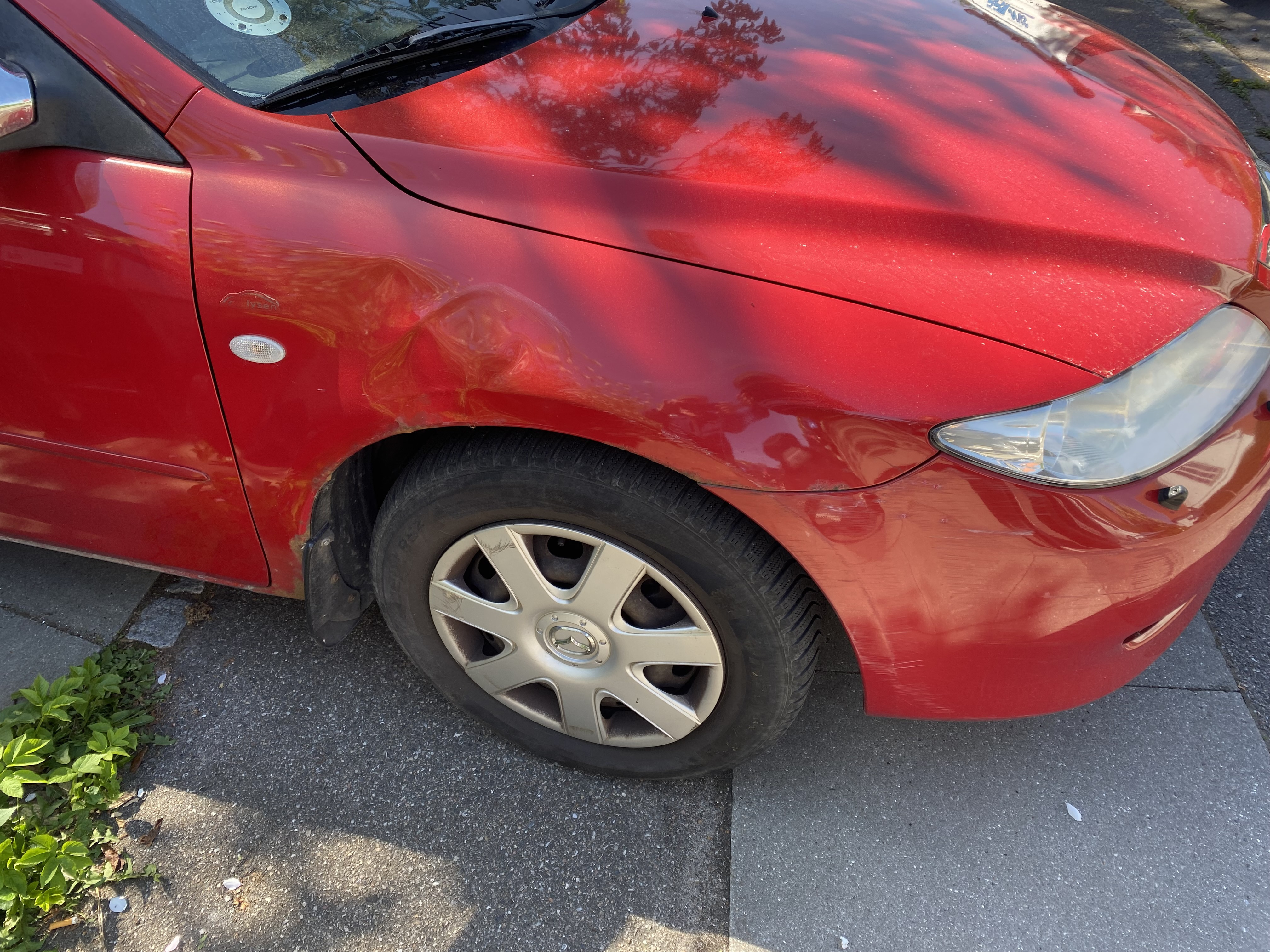 Rød Mazda 6 fra 2001