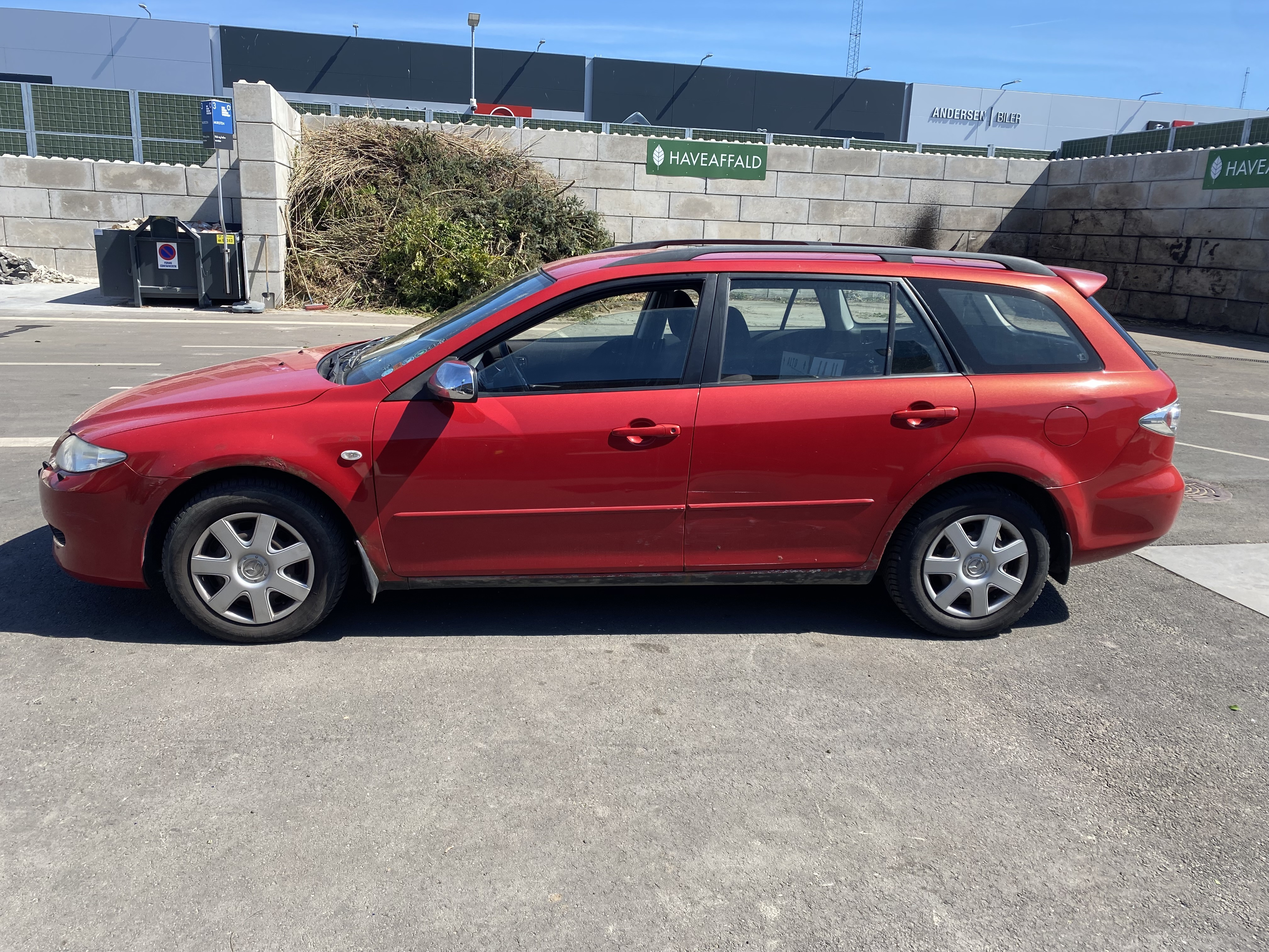 Rød Mazda 6 fra 2001