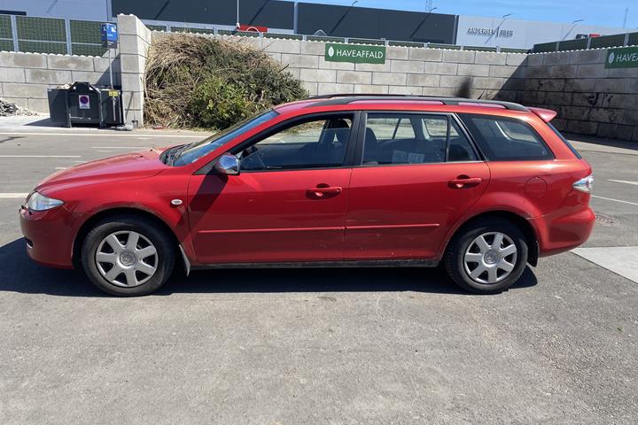 Rød Mazda 6 fra 2001