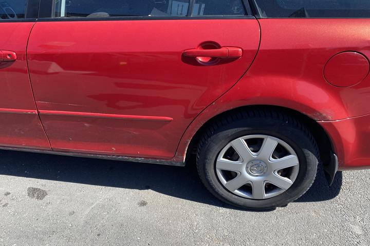 Rød Mazda 6 fra 2001