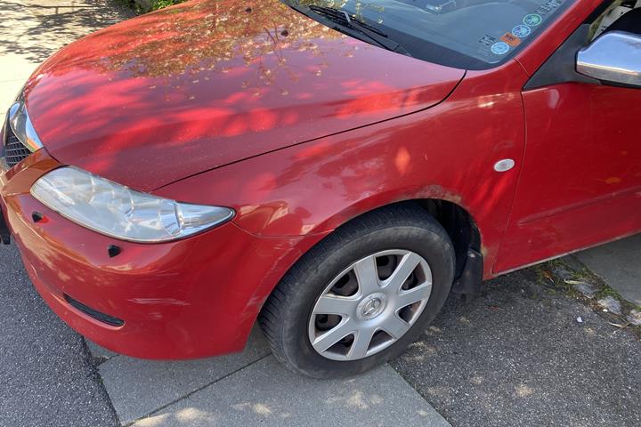 Rød Mazda 6 fra 2001