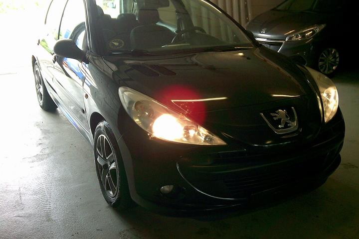 Gul Peugeot 206+ fra 2011