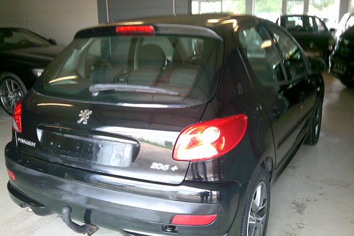 Gul Peugeot 206+ fra 2011