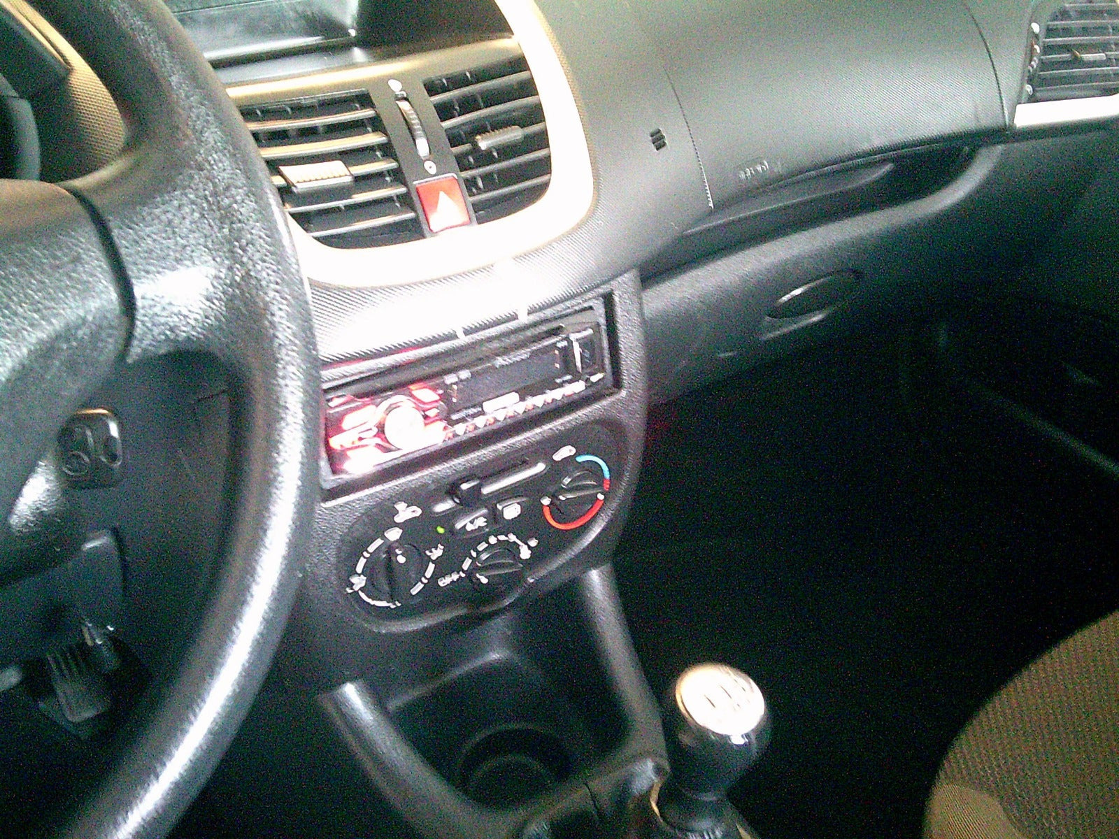 Gul Peugeot 206+ fra 2011