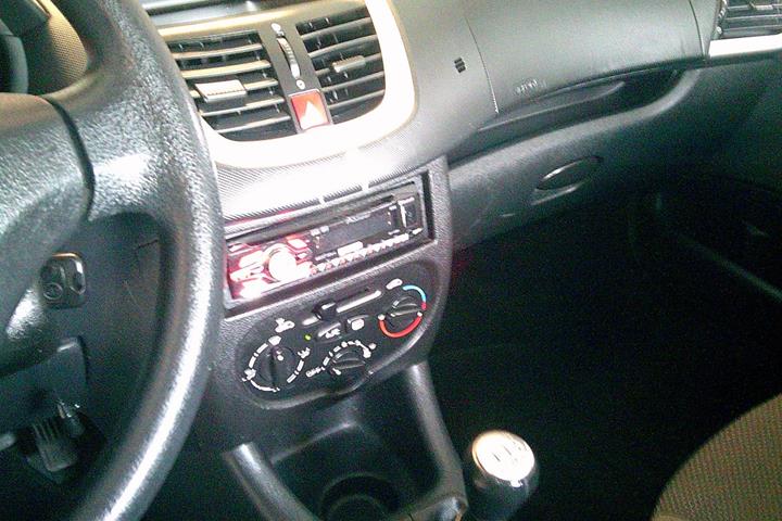 Gul Peugeot 206+ fra 2011