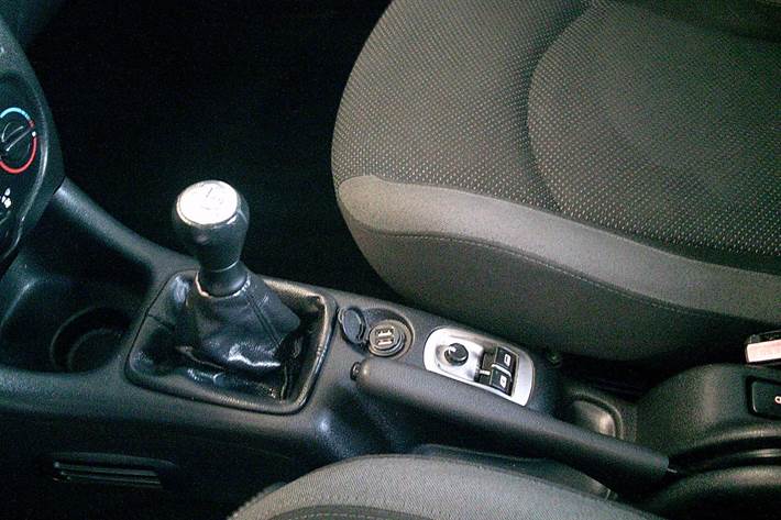 Gul Peugeot 206+ fra 2011
