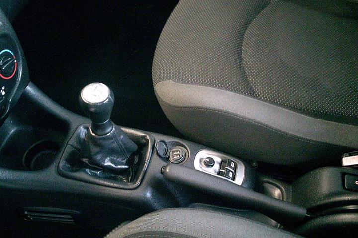 Gul Peugeot 206+ fra 2011