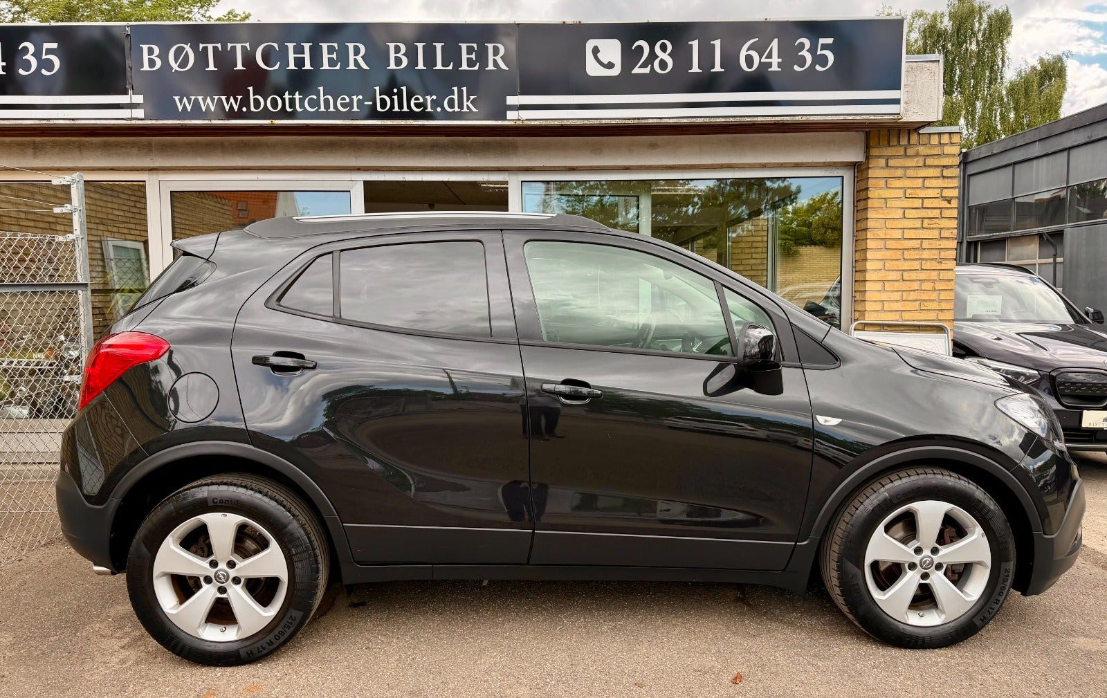 Sort Opel Mokka fra 2016