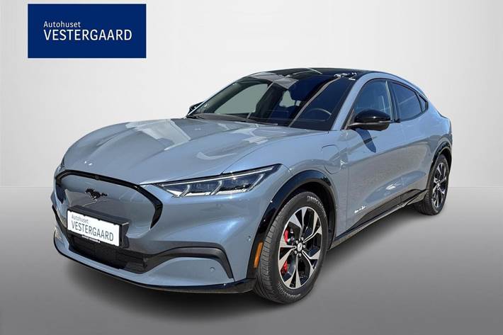 Blå Ford Mustang Mach-E fra 2023