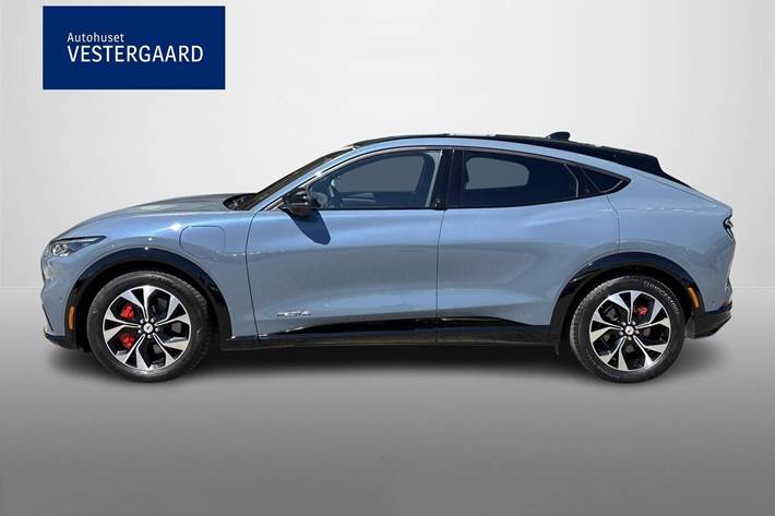 Blå Ford Mustang Mach-E fra 2023