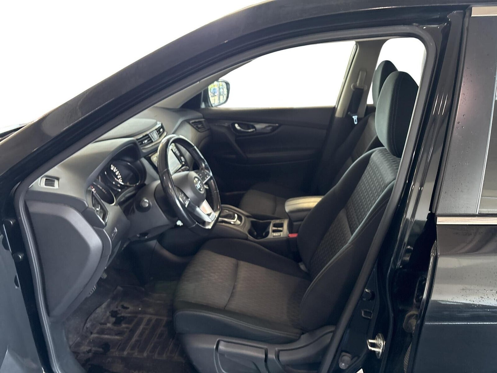 Sort Nissan X-Trail fra 2019