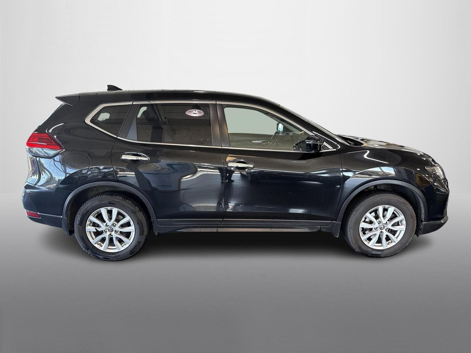 Sort Nissan X-Trail fra 2019