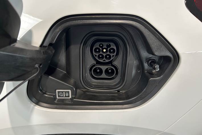 Hvid Opel Corsa-e fra 2023
