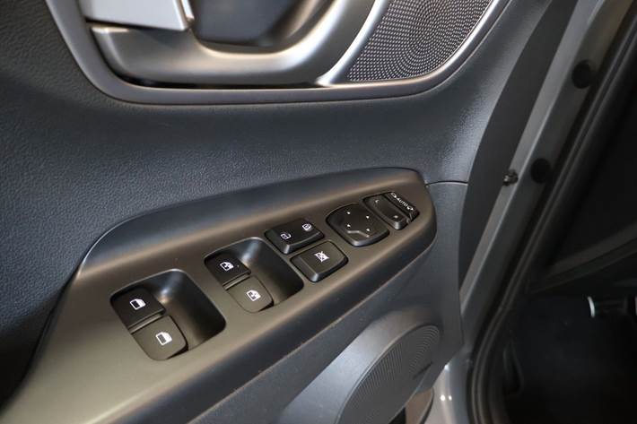 Grå Hyundai Kona fra 2020