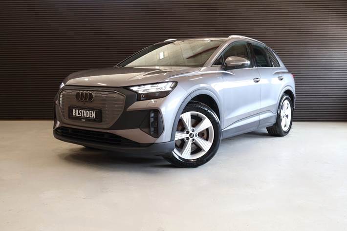 Grå Audi Q4 e-tron fra 2022 set udefra