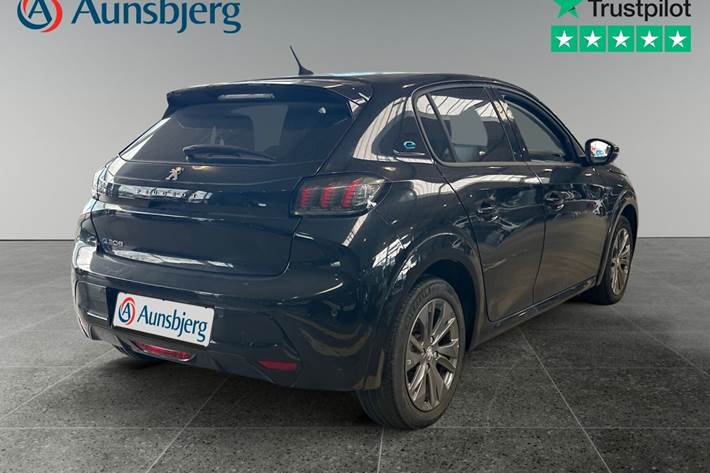 Sort Peugeot e-208 fra 2023