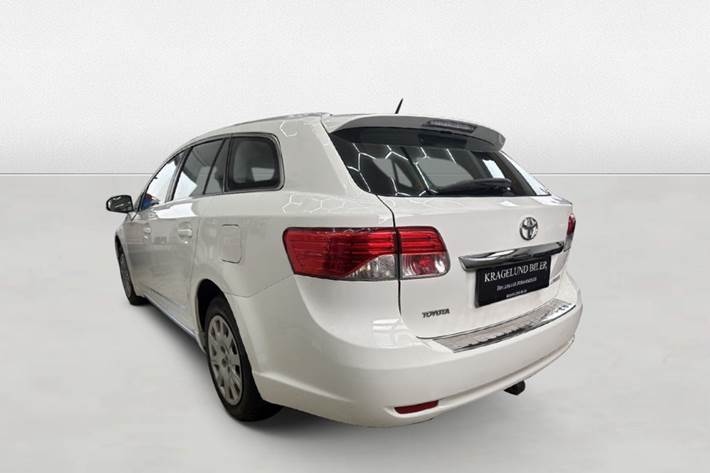 Grøn Toyota Avensis fra 2014