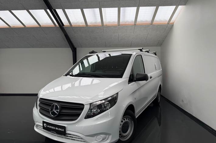 Sort Mercedes Vito 114 fra 2021