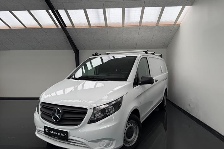 Sort Mercedes Vito 114 fra 2021