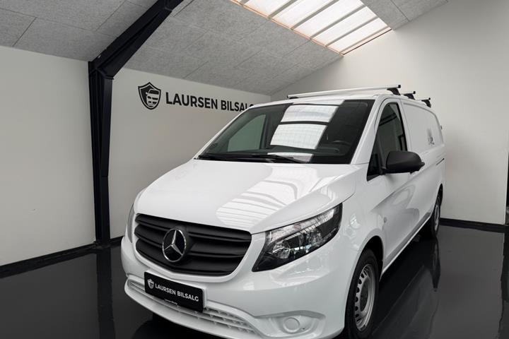 Sort Mercedes Vito 114 fra 2021