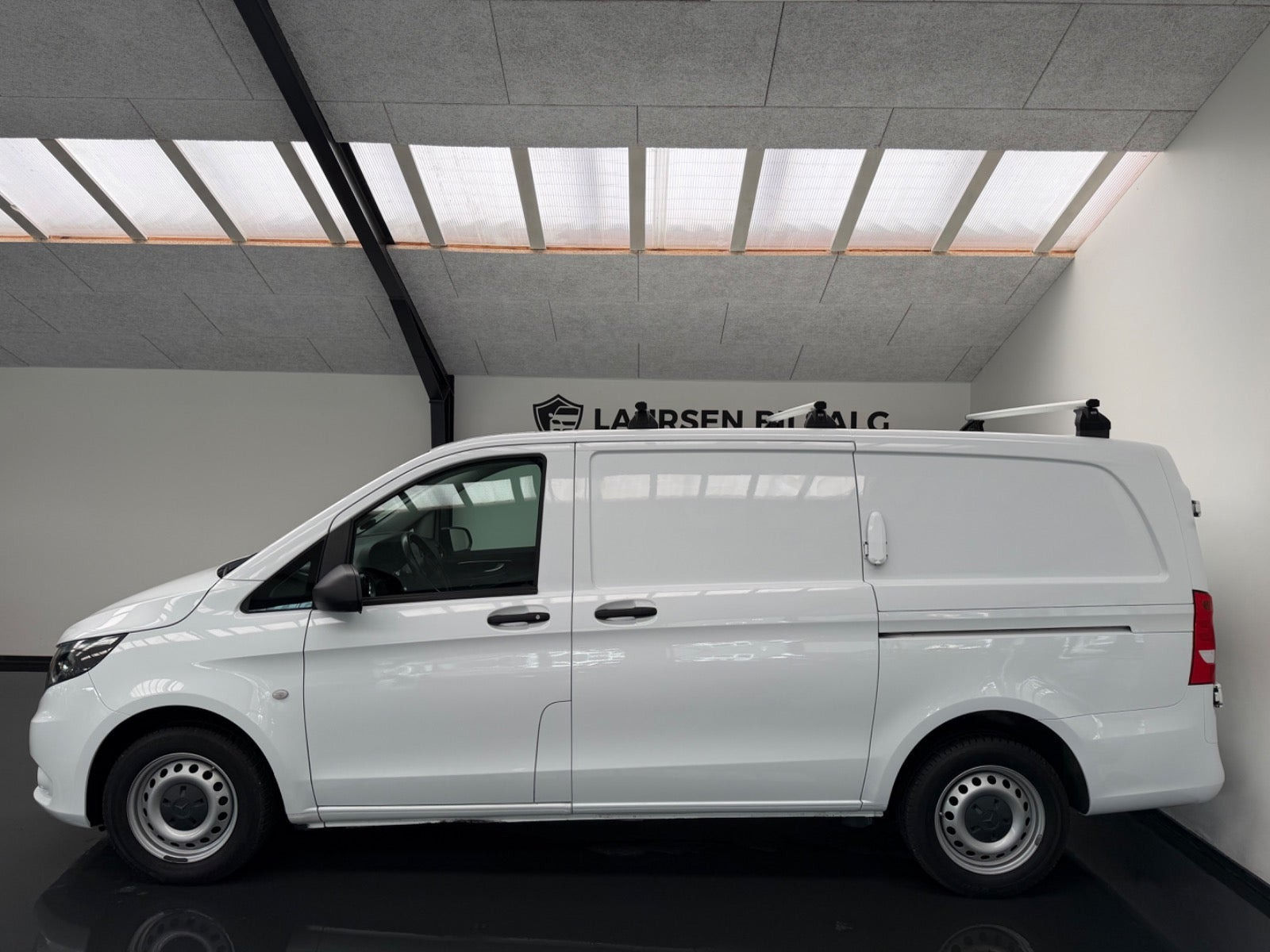 Sort Mercedes Vito 114 fra 2021