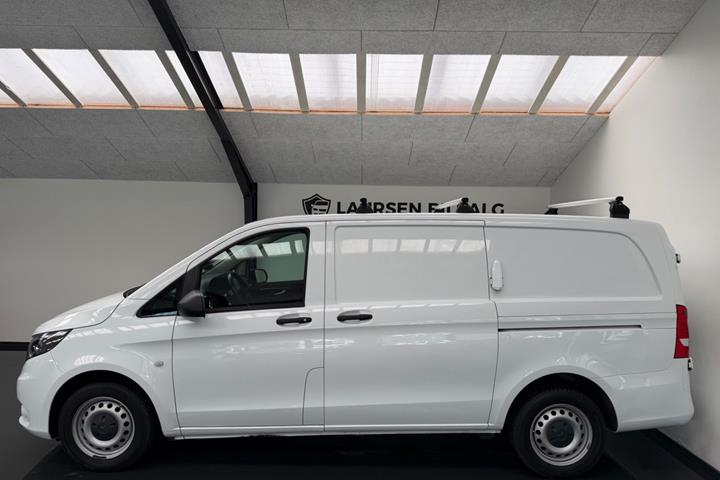 Sort Mercedes Vito 114 fra 2021