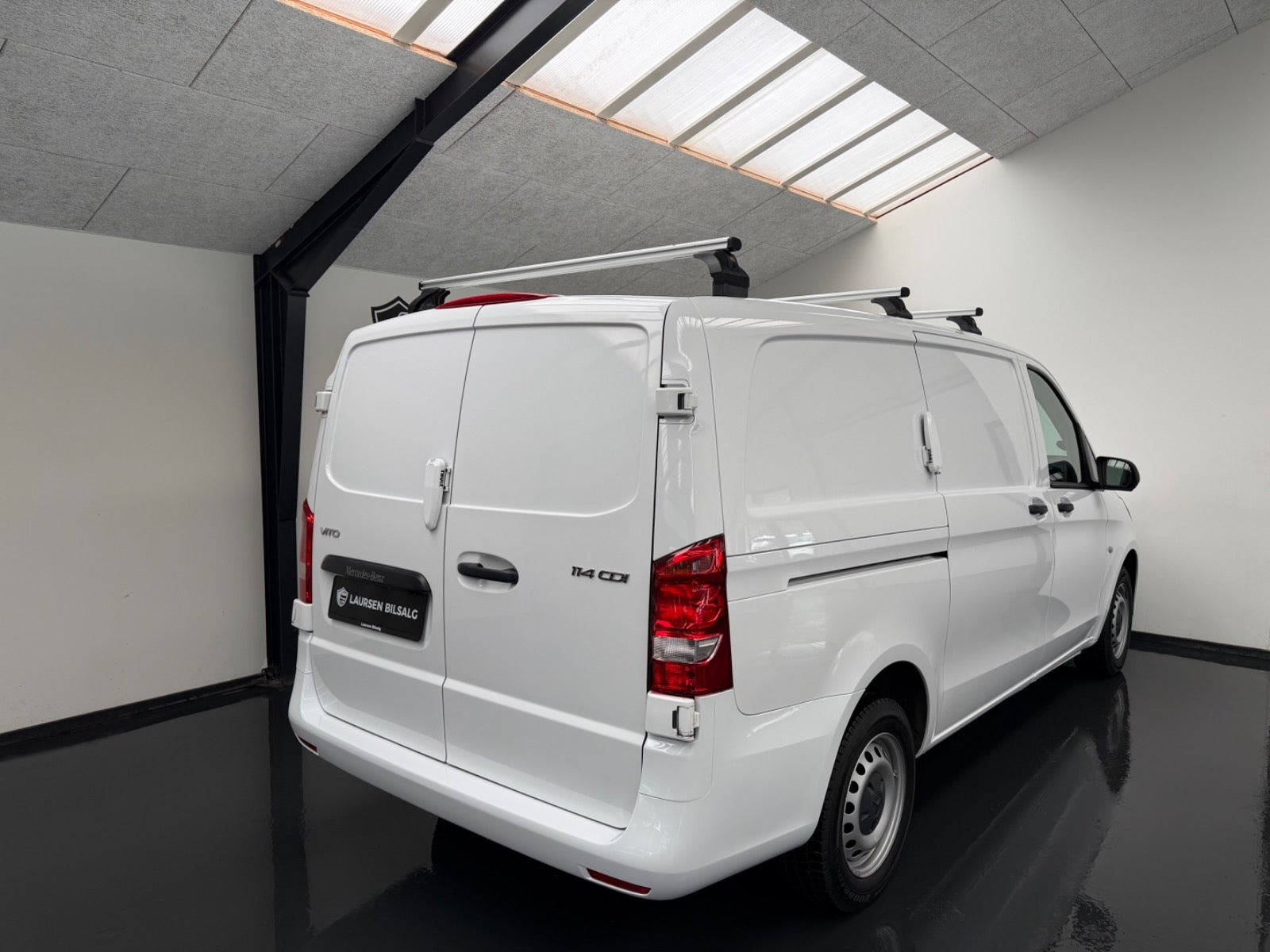 Sort Mercedes Vito 114 fra 2021
