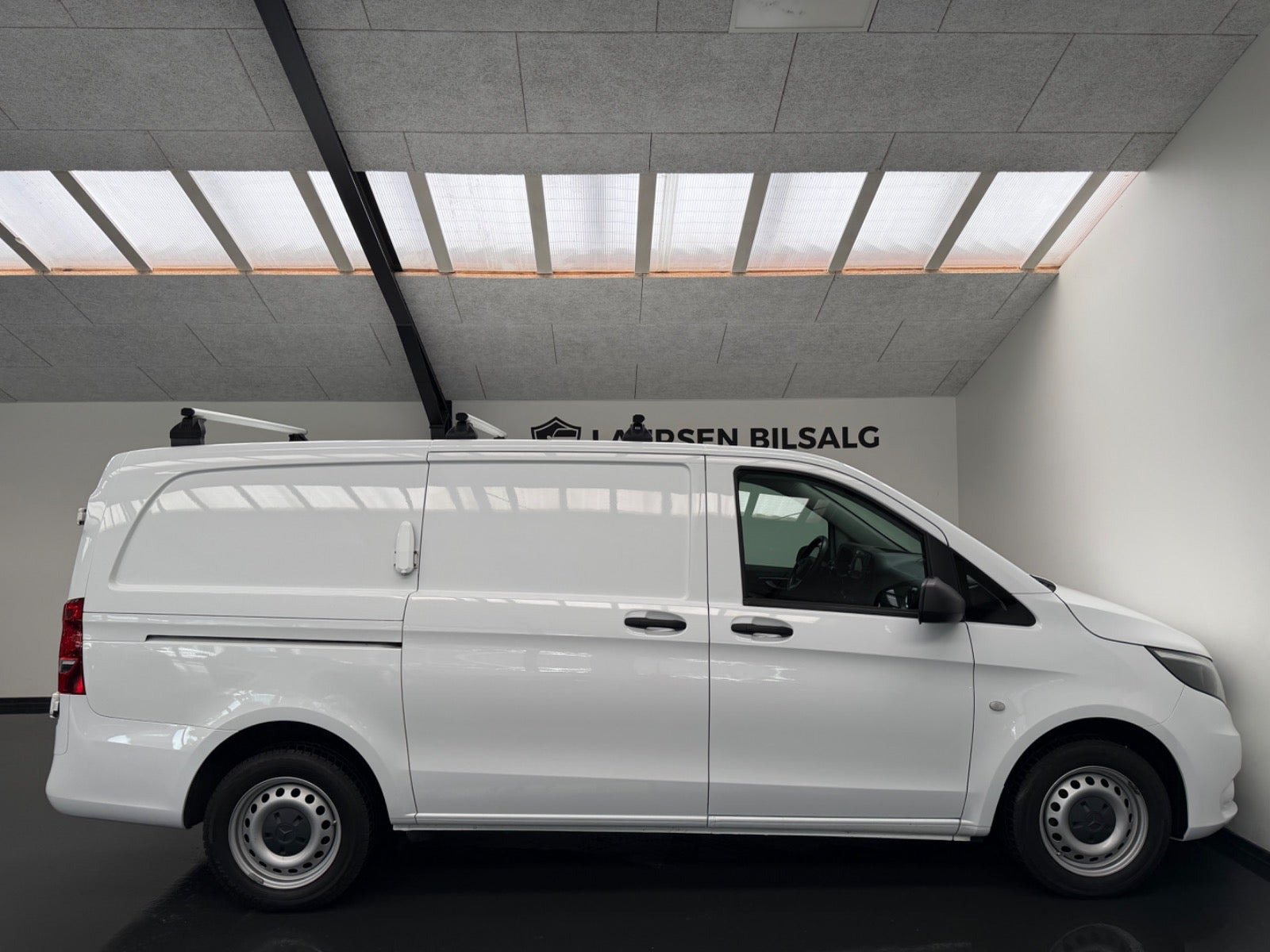 Sort Mercedes Vito 114 fra 2021